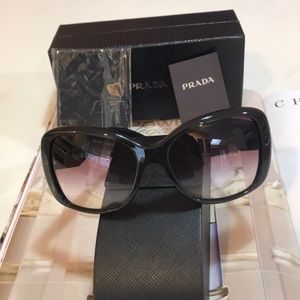 AUTHENTIC PRADA SUNGLASSES 😎